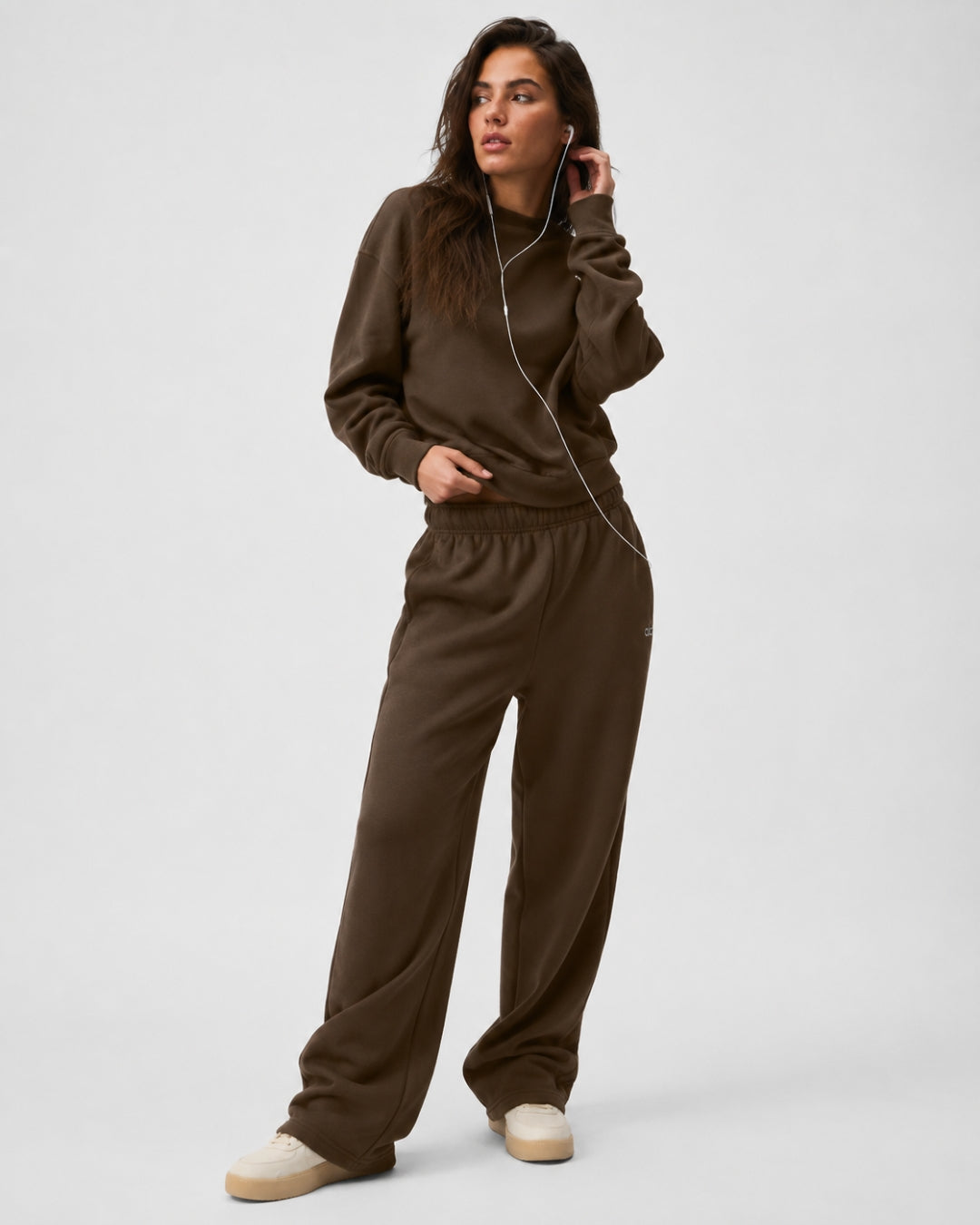 Alo Accolade Crew Neck Pullover Espresso